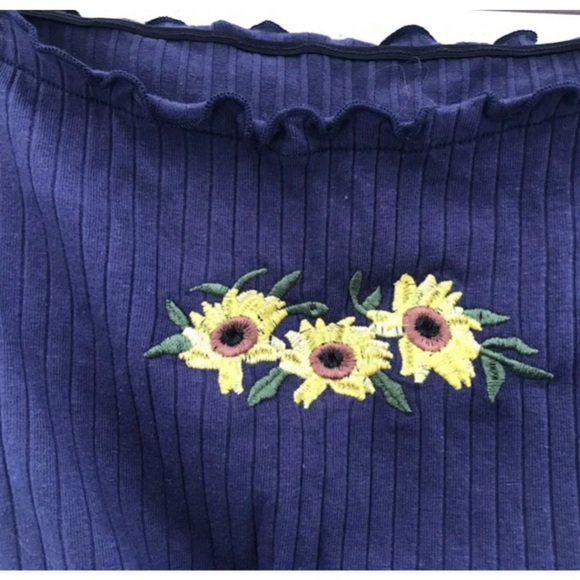 SHEIN of the shoulder lettuce trim sunflower embroidered crop top - Picture 5 of 6